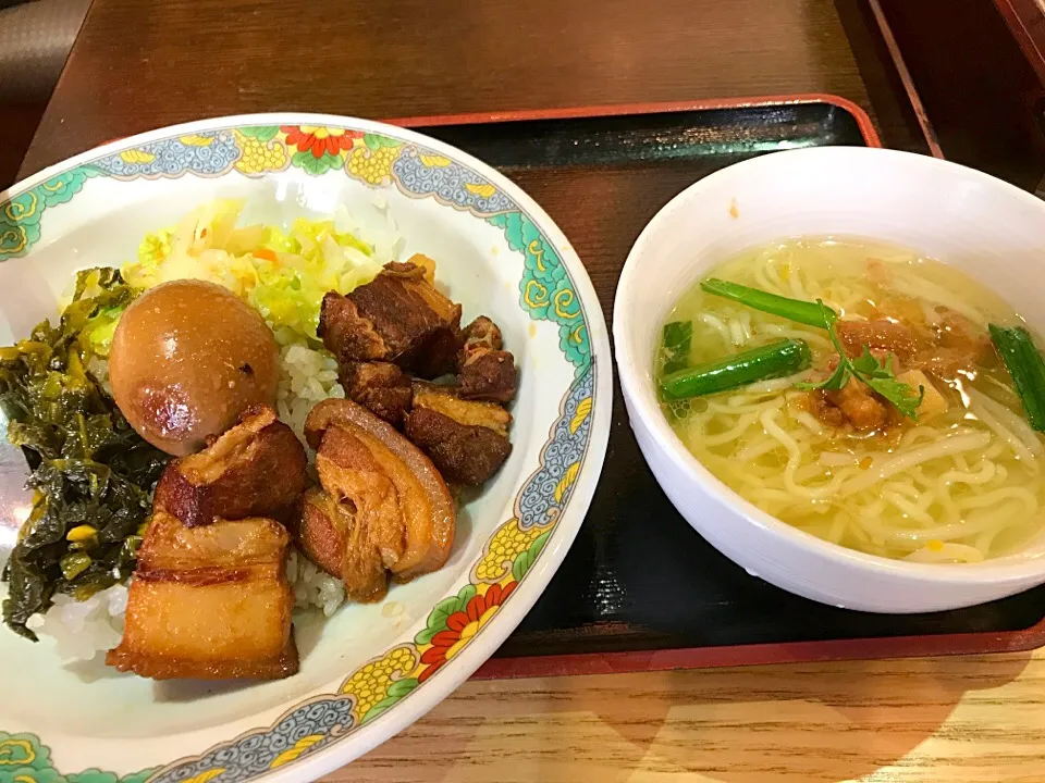 豚角煮飯に担仔麺|マハロ菊池さん