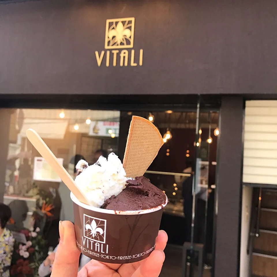 チョコレートジェラート専門店「 ジェラテリア・ヴィタリ」の
ストラッチャテッラ&アルカカオ😋🍨|ジヨ美さん