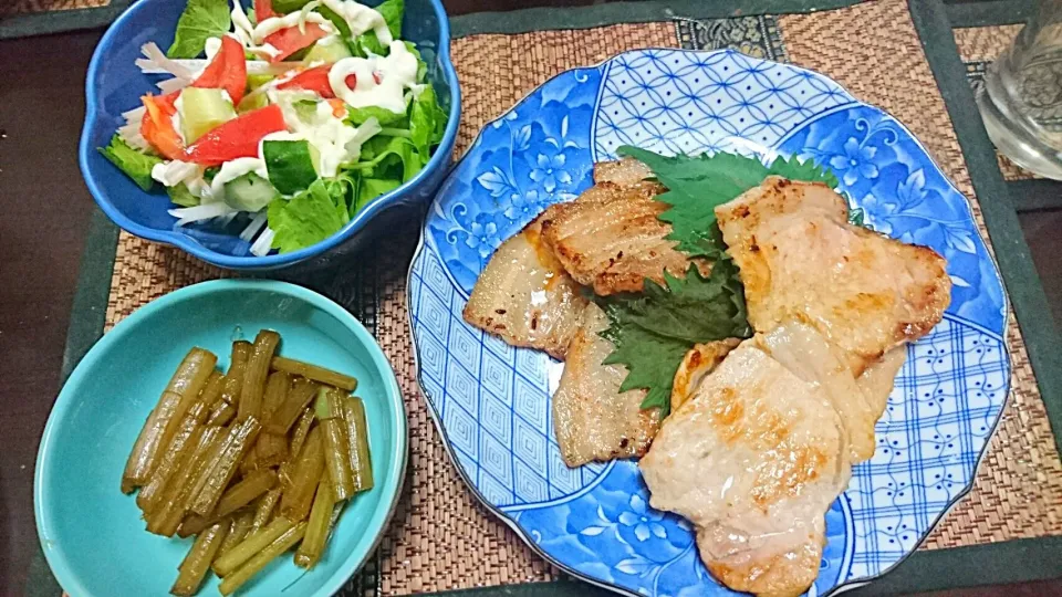 豚肉焼き&ふき&トマトサラダ|まぐろさん