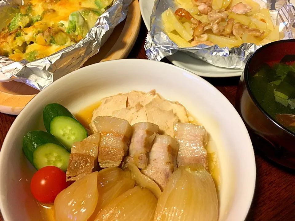 Snapdishの料理写真:炊飯器で、豚の角煮と鶏胸肉、新玉ねぎ|千原さん