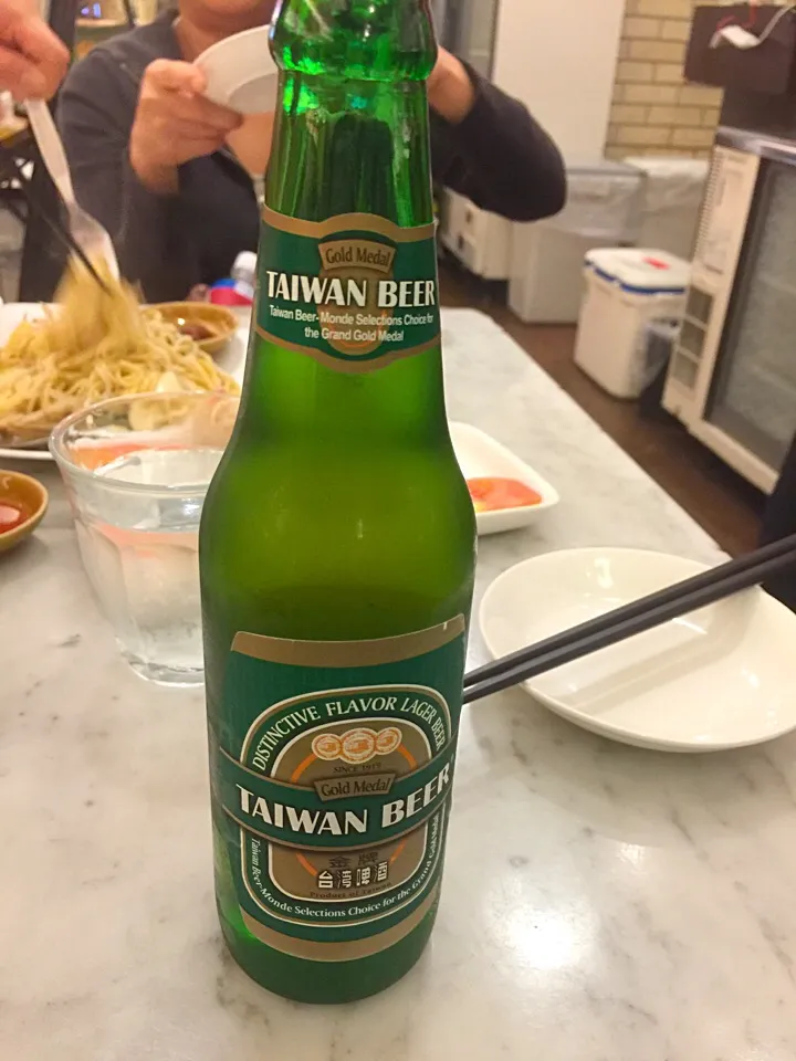 シンガポール料理店で台湾ビール🍺|マニラ男さん