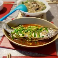 Steamed sea bass with spring onions and ginger.  Steamed fish sauce.|Wing Yung Chanさん