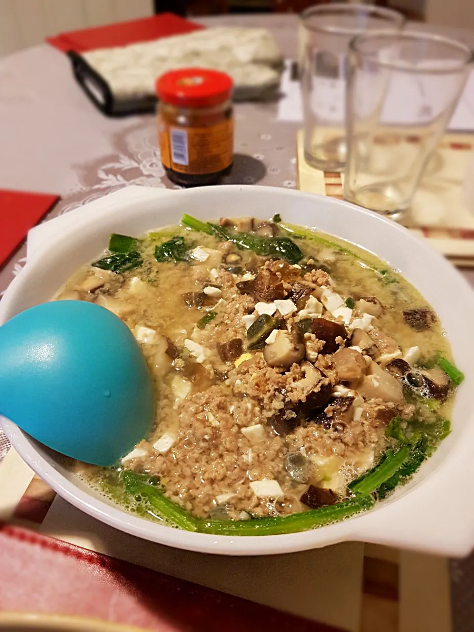 Spinach mushroom duck egg soup. Mince pork and thousand year egg.|Wing Yung Chanさん