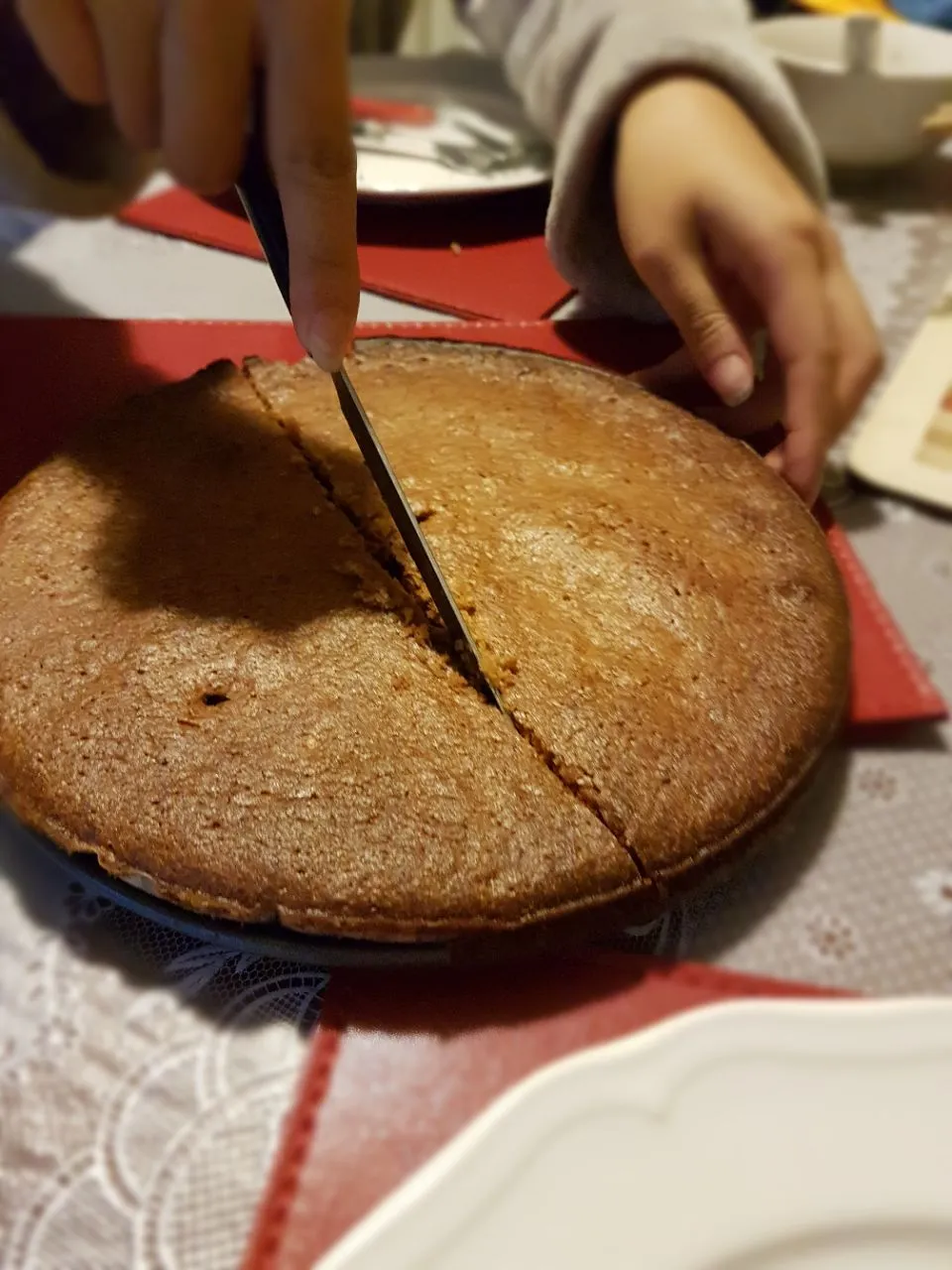 Thin layer carrot cake low sugar alternative. Made with carrots eggs self raising flour, ground cinammon and walnuts.|Wing Yung Chanさん