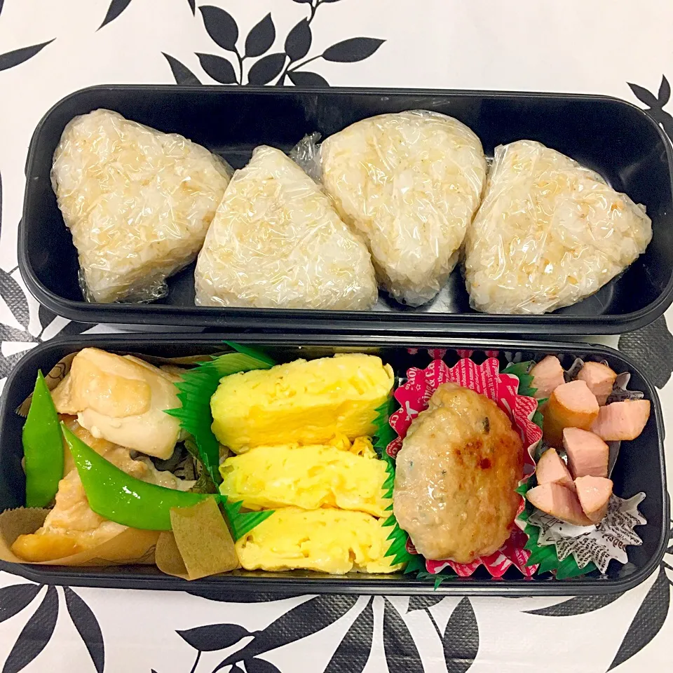 Snapdishの料理写真:息子のお弁当 鳥のマヨ醤油焼き 卵焼き つくねハンバーグ ウィンナー スナップえんどう|keitakumamaさん