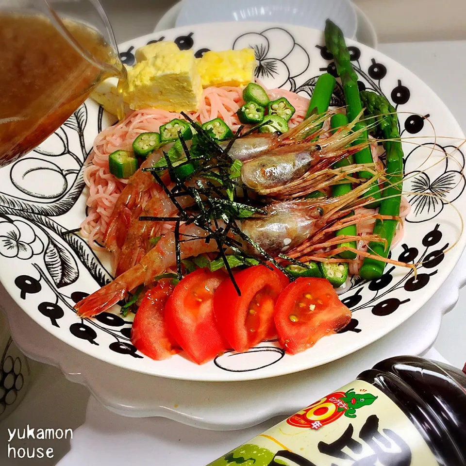 大根おろし×麺つゆ
ハスカップ麺×ボタン海老🦐
だし巻き×アスパラ×トマト
青しそ、刻みノリも、トッピング✨
ツルツル、爽やかに。
お代わりでーす|ゆかモンさん