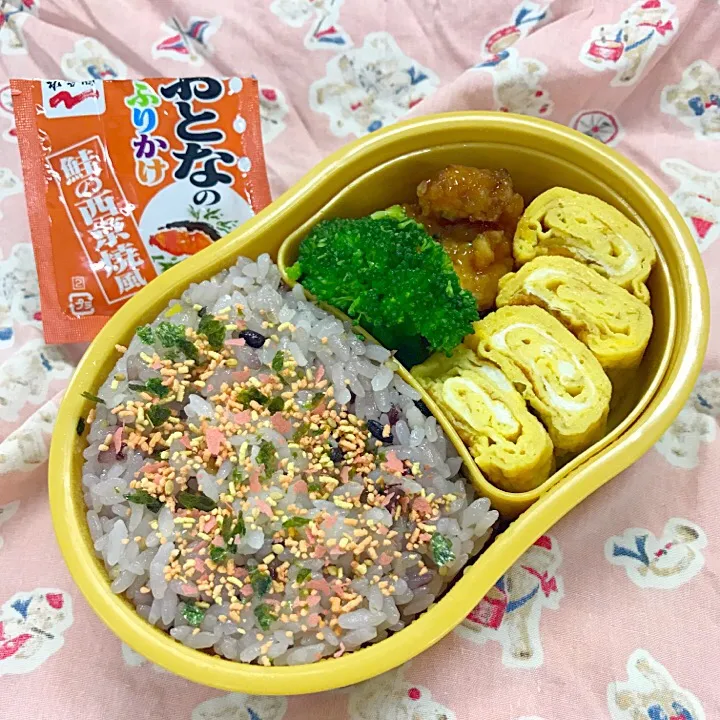 Snapdishの料理写真:いつもと一緒のお弁当🍱ふりかけは鮭の西京焼風#マシュマロ入り卵焼き|agnes2001さん