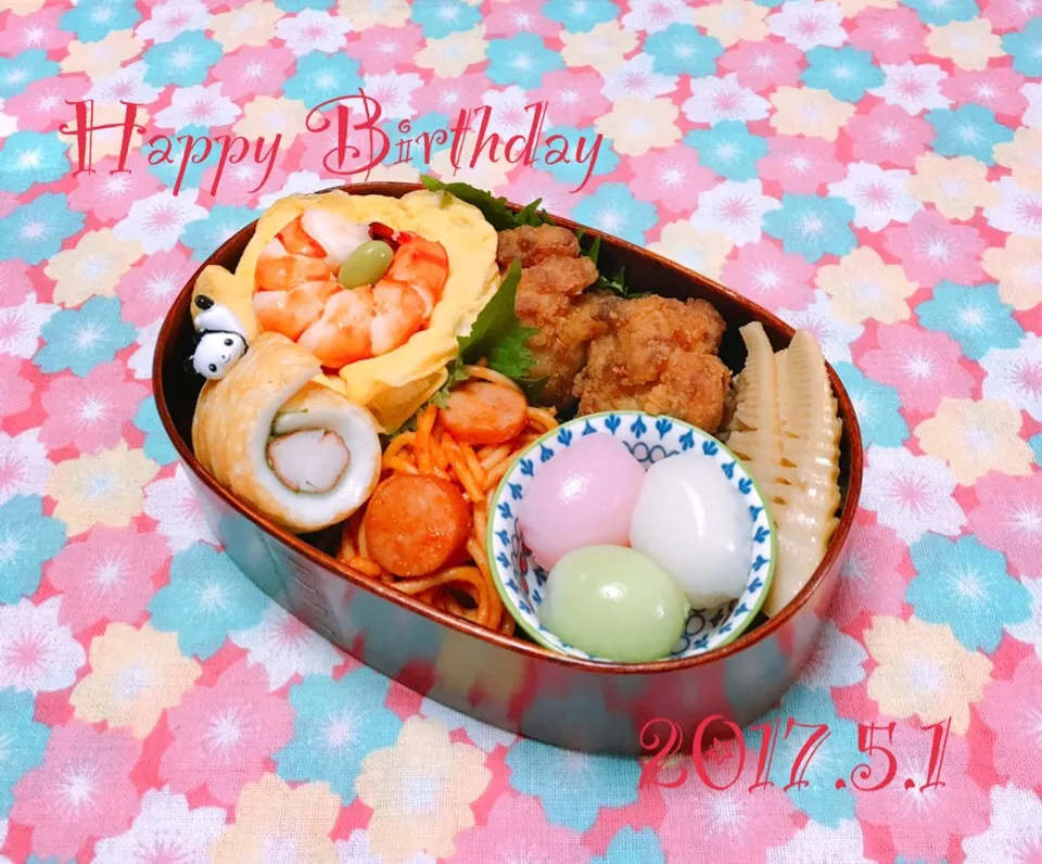 お誕生日弁当

茶巾ずし･唐揚げ･スパ･筍の金平･竹輪くるくる･三色団子|えこえこっちさん