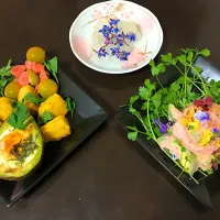 Playful lunch  Shrimp and avocado in mentaiko yogurt, salad celery. Egg in avocado with chamomile leaves. Roasted sweet potato nuggets. Mentaiko, olives|Douglas Allisonさん