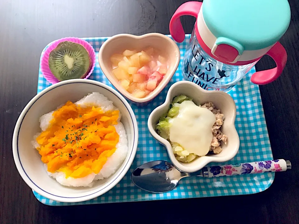 5/1❁息子離乳食 夜ごはん🍴
カボチャごはん
シャケ・キャベツ・じゃがいものホワイトソースがけ
キュウイ🥝
りんごいちご🍓ヨーグルト|つんさん