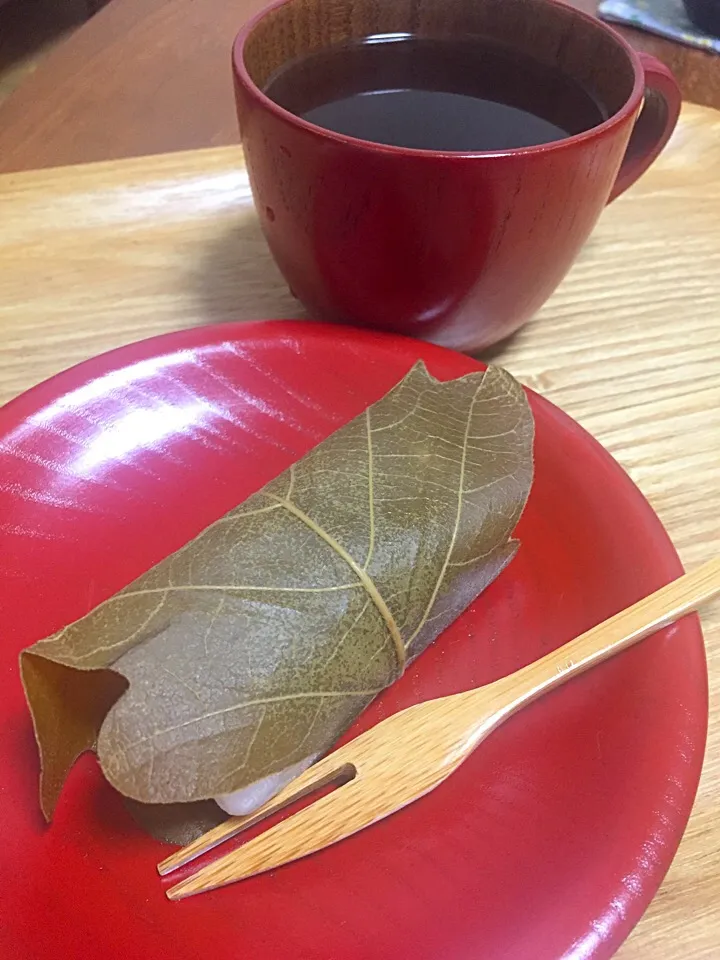 Snapdishの料理写真:赤福 朔日餅『五月 柏餅』|ひっちゃんさん