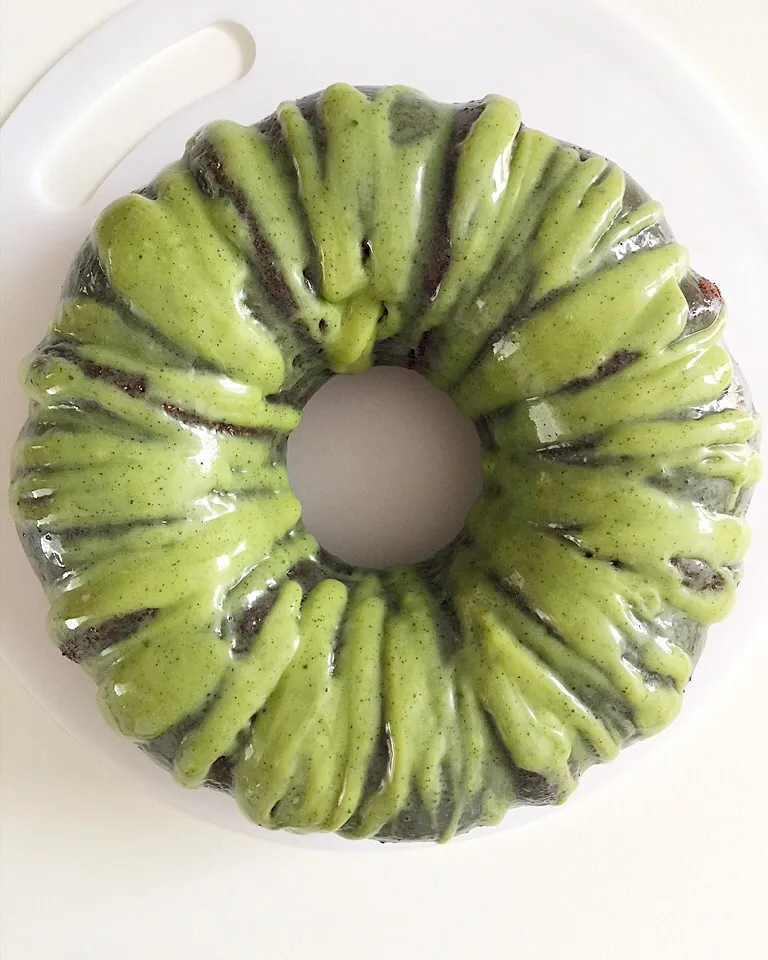 Chocolate bundt cake with white chocolate matcha glaze|12Dragonさん