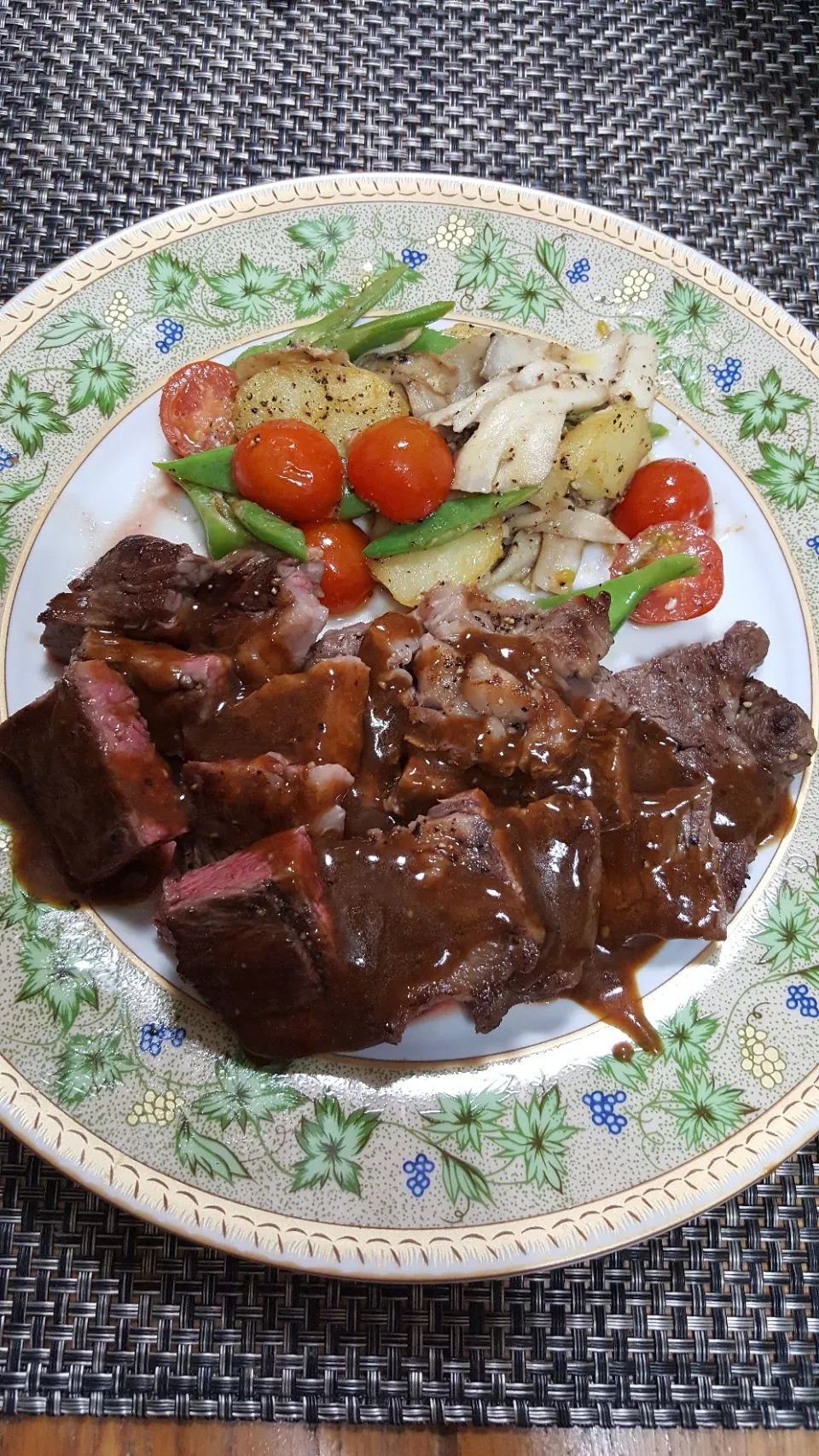 息子の晩飯🌃🍴　月曜日は　肉の日‼|クッキングオヤジさん