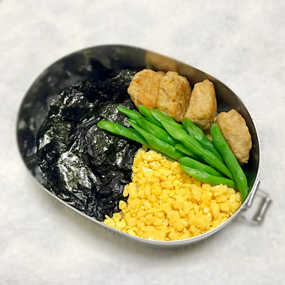 つくね丼

海苔醤油ご飯
蓮根入りつくね
インゲン塩茹で
炒り卵|Juneさん