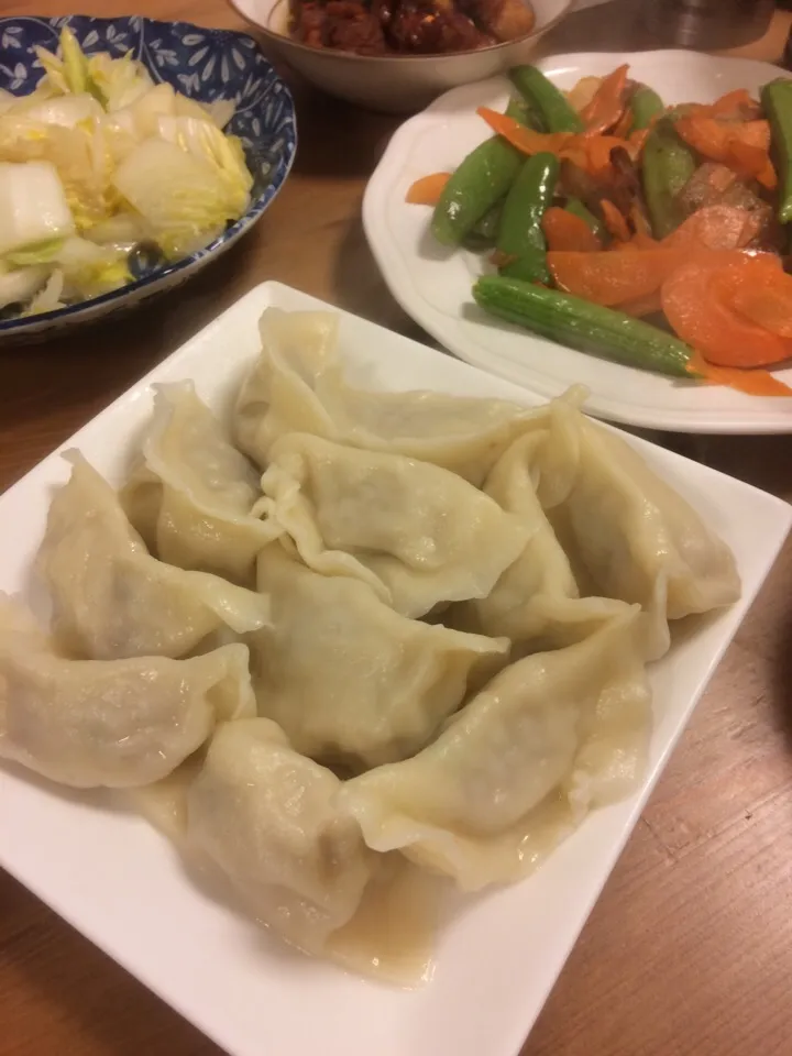 Snapdishの料理写真:茹で餃子(出来立てで、茹でて食べました！中身は白菜と豚肉、白菜が入っているので、甘みアップ、美味しかったです^ ^)|ハイさん