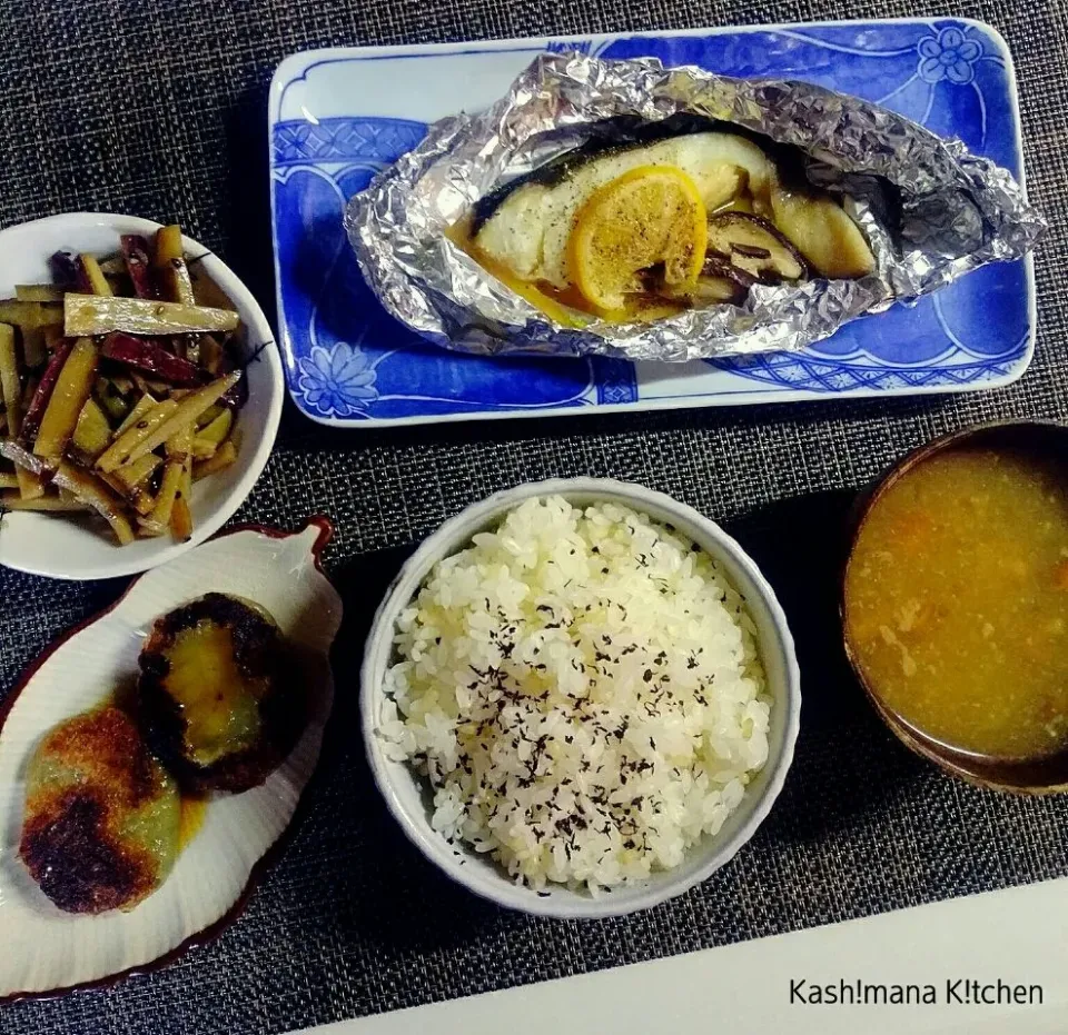 ある日の晩御飯🍚
●銀ダラと椎茸の醤油レモンバター焼き
●ニラ饅頭
●薩摩芋の金平
●なめこのお味噌汁|Kashimanakitchenさん