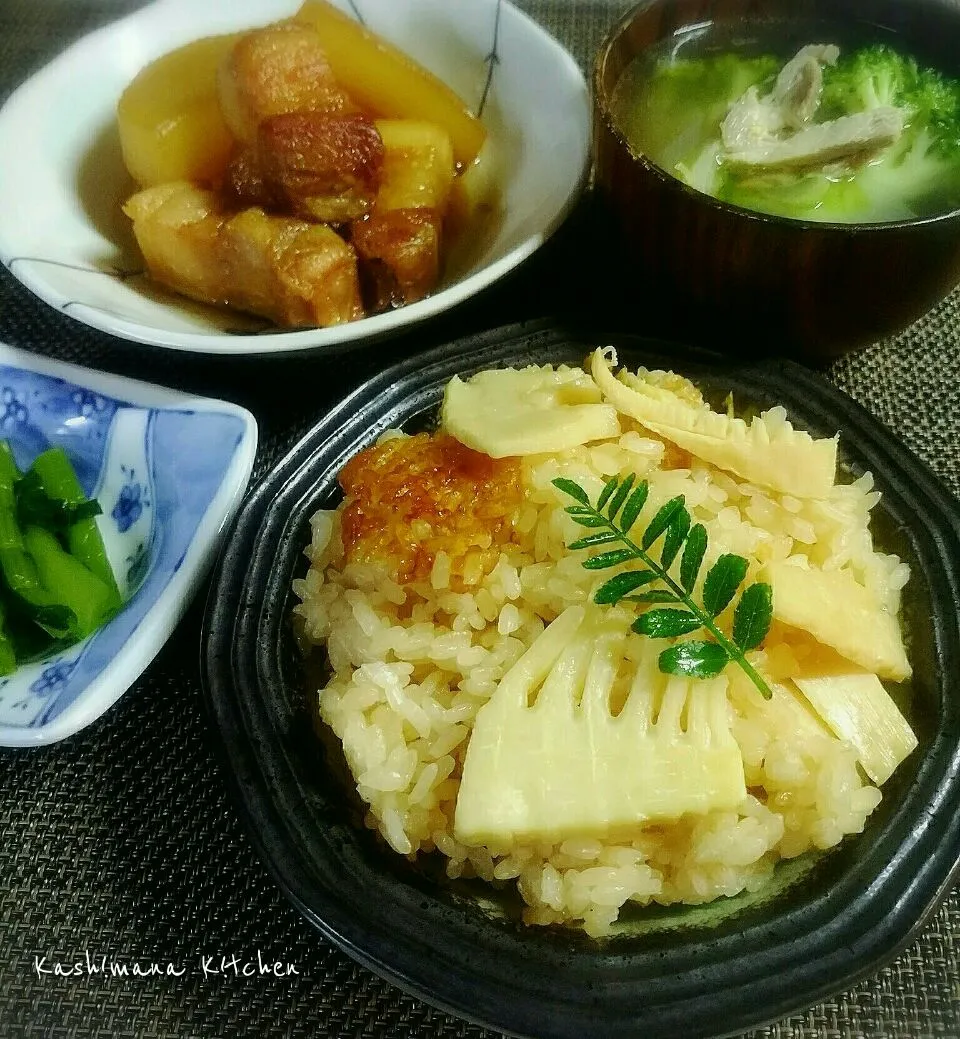 Snapdishの料理写真:ある日の晩御飯🍚
●筍の炊き込みご飯
●豚肉と大根の煮物
●鶏肉と野菜のスープ
●野沢菜お新香|Kashimanakitchenさん