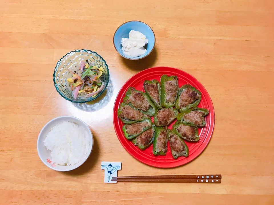 夕ごはん
ピーマンの肉詰め
春雨の酢の物|ちゃみこさん