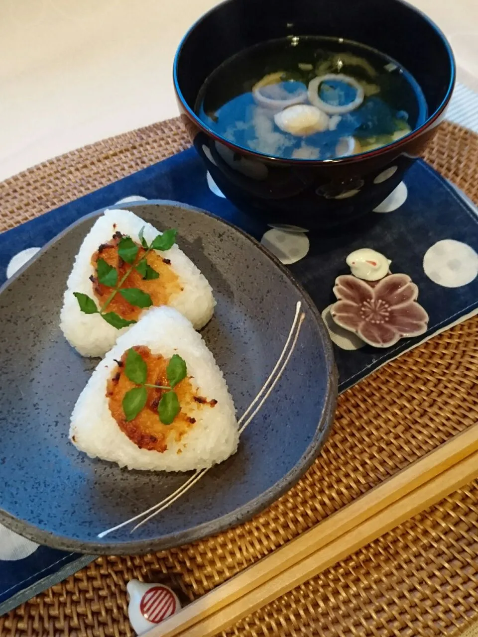 ちょっと軽食🍙|e  satoさん