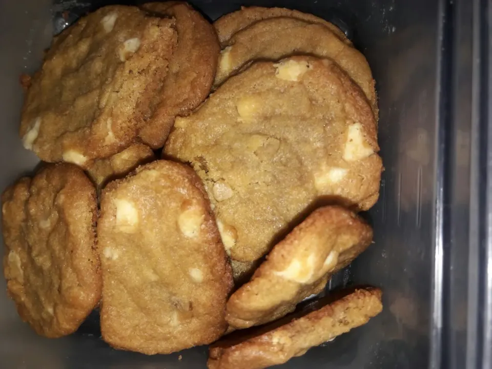 Snapdishの料理写真:free batch macadamia  cookies  home made|Carolyn Sincere Marshallさん