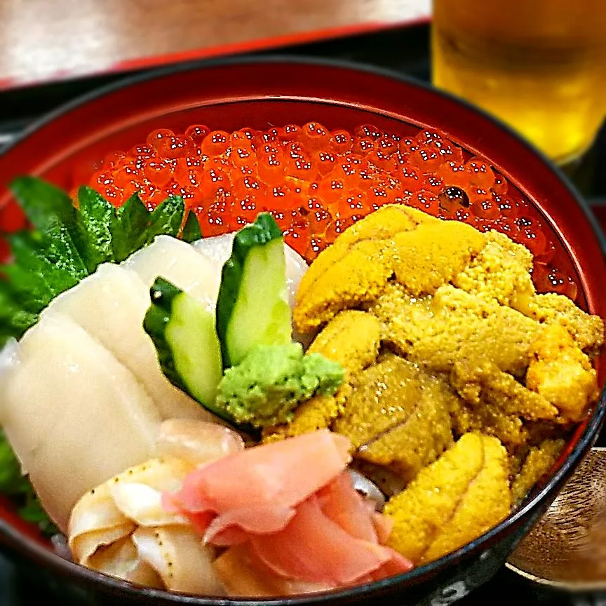 三色丼～d(^-^)@魚菜市場、宮古市|たかたかさん