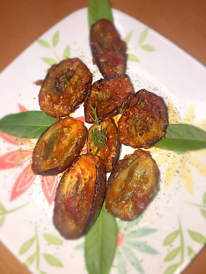 Snapdishの料理写真:Roasted Baby Eggplant With Marinara Sauce|Cathy Albanoさん