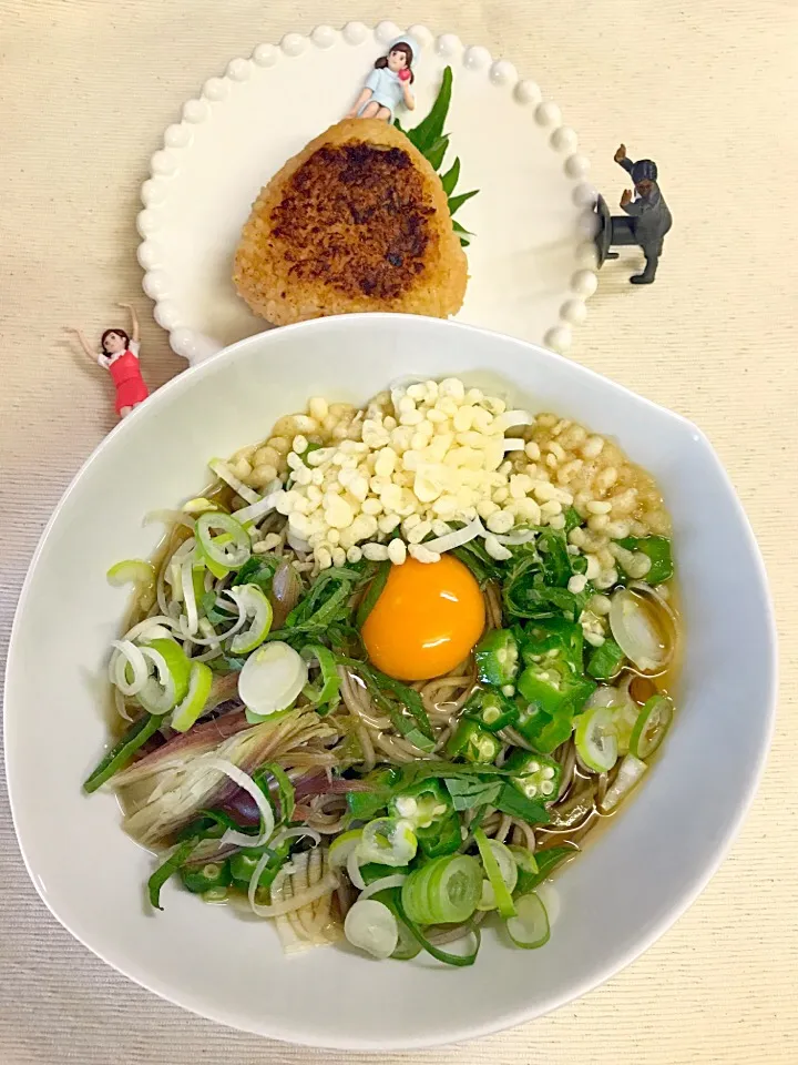 お昼はお蕎麦ににんにく味噌焼きおにぎり|milkさん