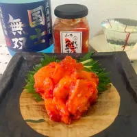 Snapdishの料理写真:くにをの鮭キムチ盛り（北海道）
国士無双 純米大吟醸（北海道）|藤井裕之さん