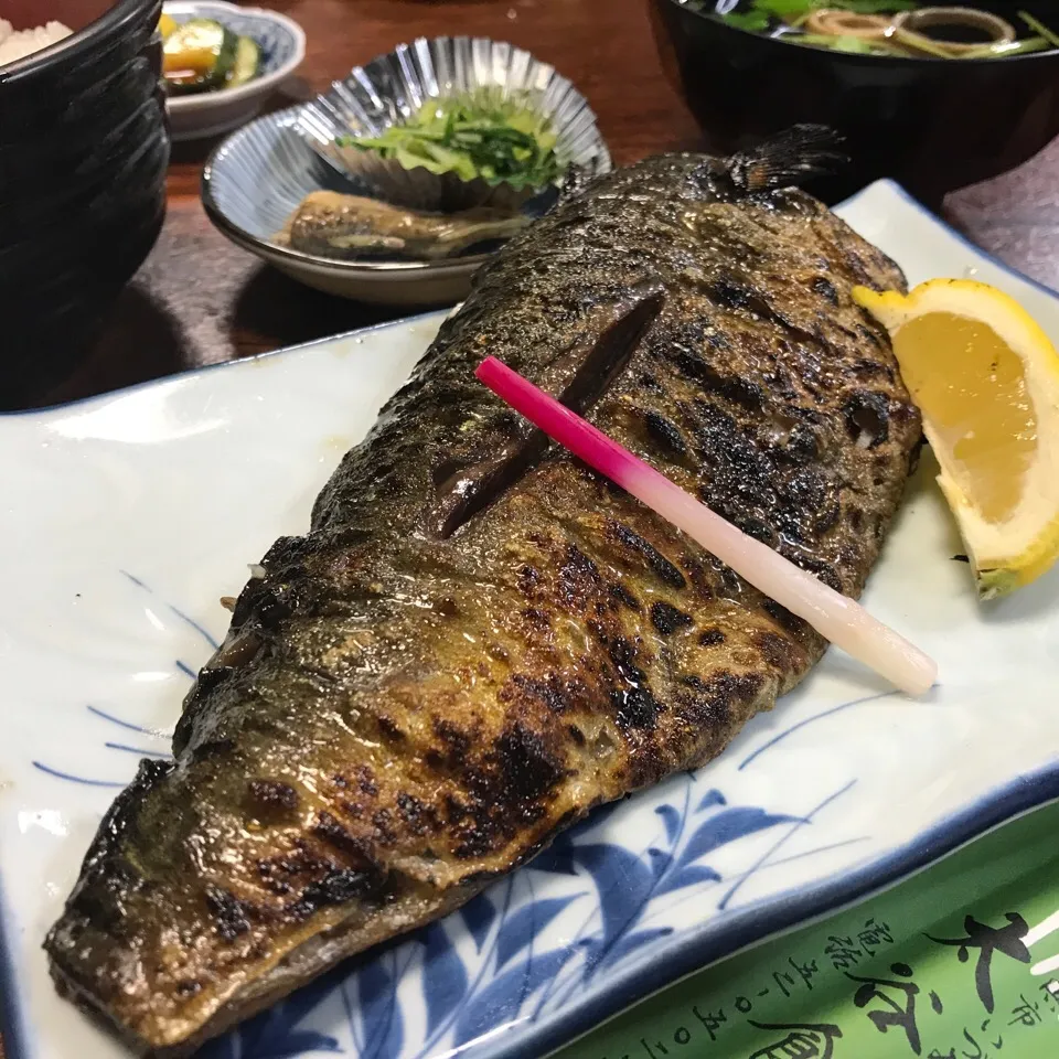 Snapdishの料理写真:旅のラストは鯖街道の起点の街にあるレトロ定食屋さんで焼鯖定食|koji toyodaさん