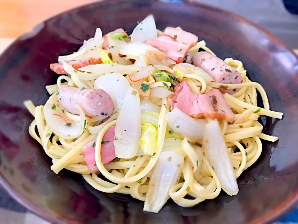 ベーコンと春キャベツのペペロンチーノ🍝|なちゃんさん