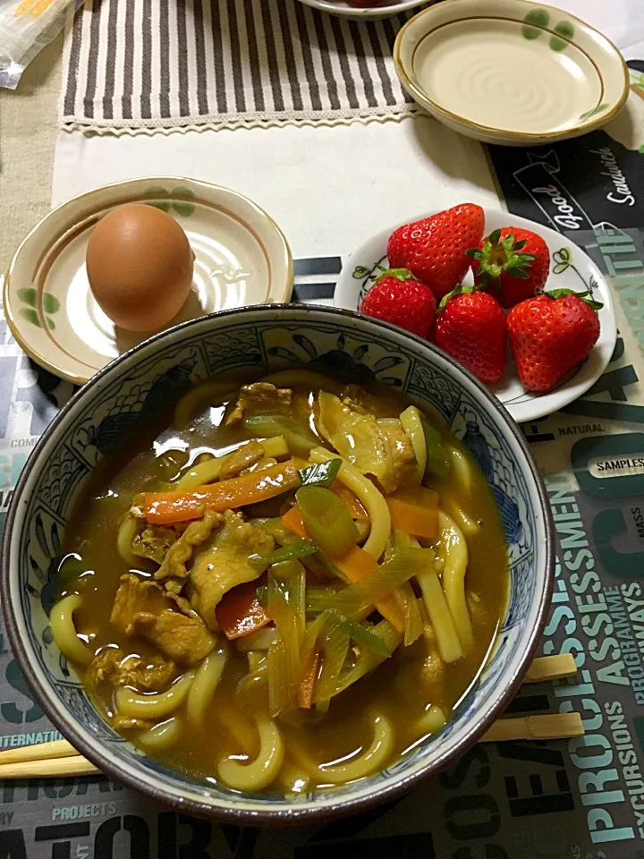 カレーうどん、ゆで卵、イチゴ(*^｡^*)|ライムさん