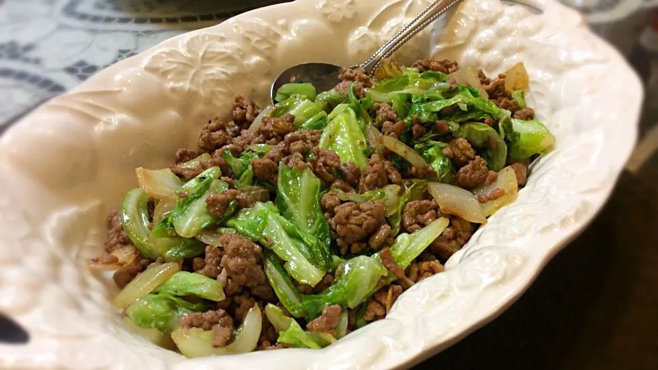 挽き肉と春キャベツの炒め😋|アライさんさん