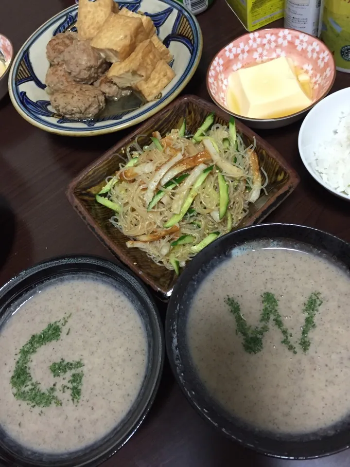 5月2日晩ご飯。鳥団子と厚揚げ煮、春雨サラダ、たまご豆腐、夫婦共にGW関係なく仕事やけど、GWマッシュルームポタージュ。|あやさん