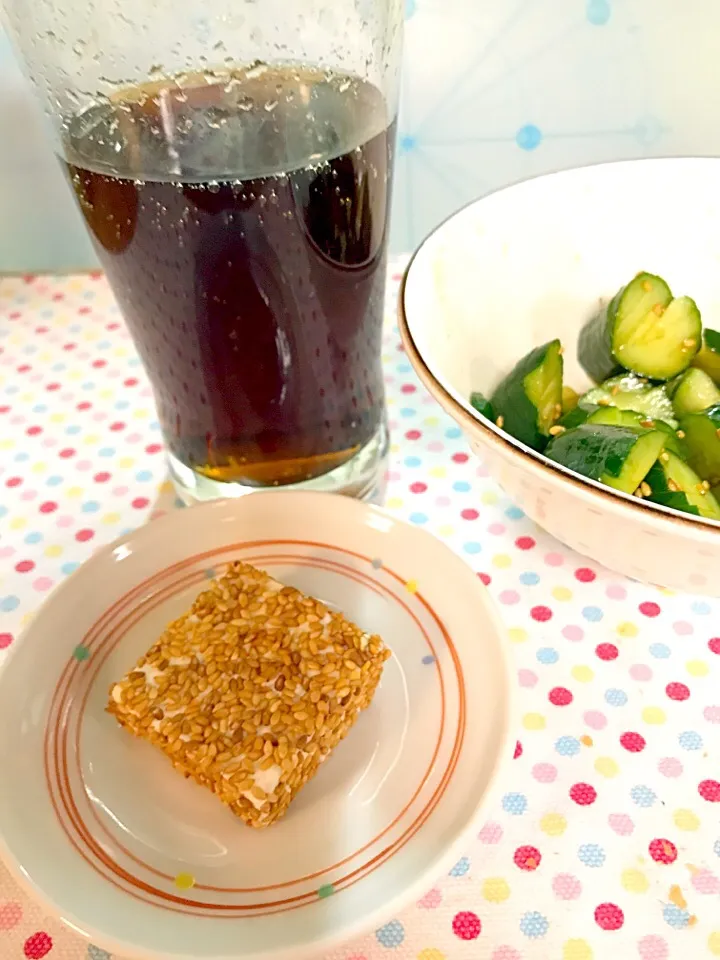 ピリ辛キュウリとクリームチーズ胡麻まぶしとコーラ酎|スカポンタスさん