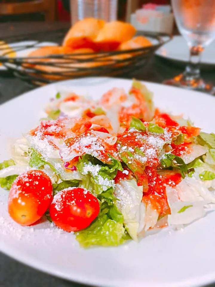 Salads with Italian red house dressing|Saori Starkさん