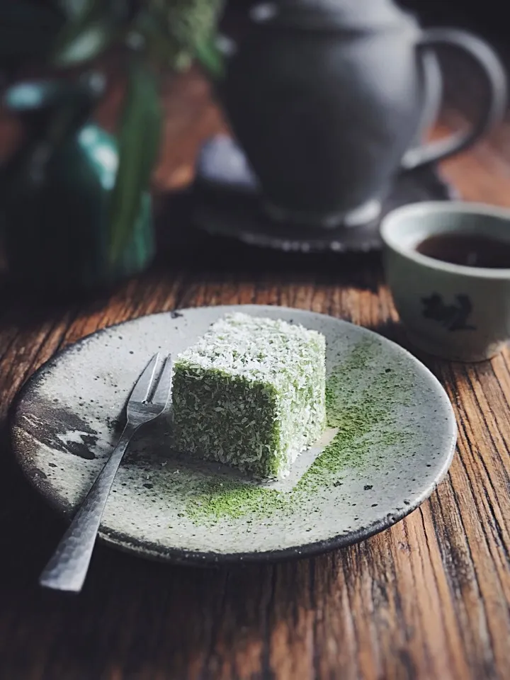 Snapdishの料理写真:Matcha and white chocolate lamington|rick chanさん