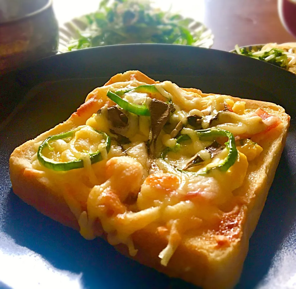 朝ごはん 🌅
卵サラダと舞茸、ベーコンのピザトースト 
水菜の半生サラダ
わかめと玉ねぎのスープ
コーヒー|ぽんたさん