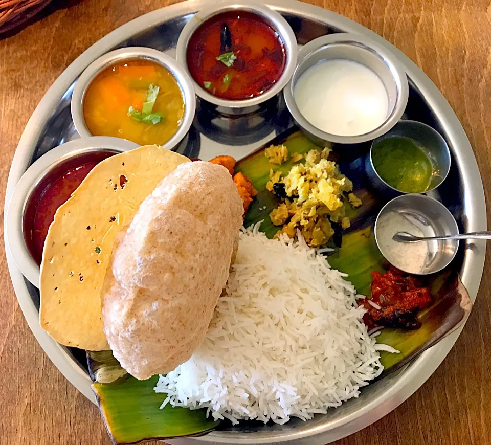 アーンドラチキンカレー ❄︎ 南インドスタイルの定食🇮🇳|sonoさん