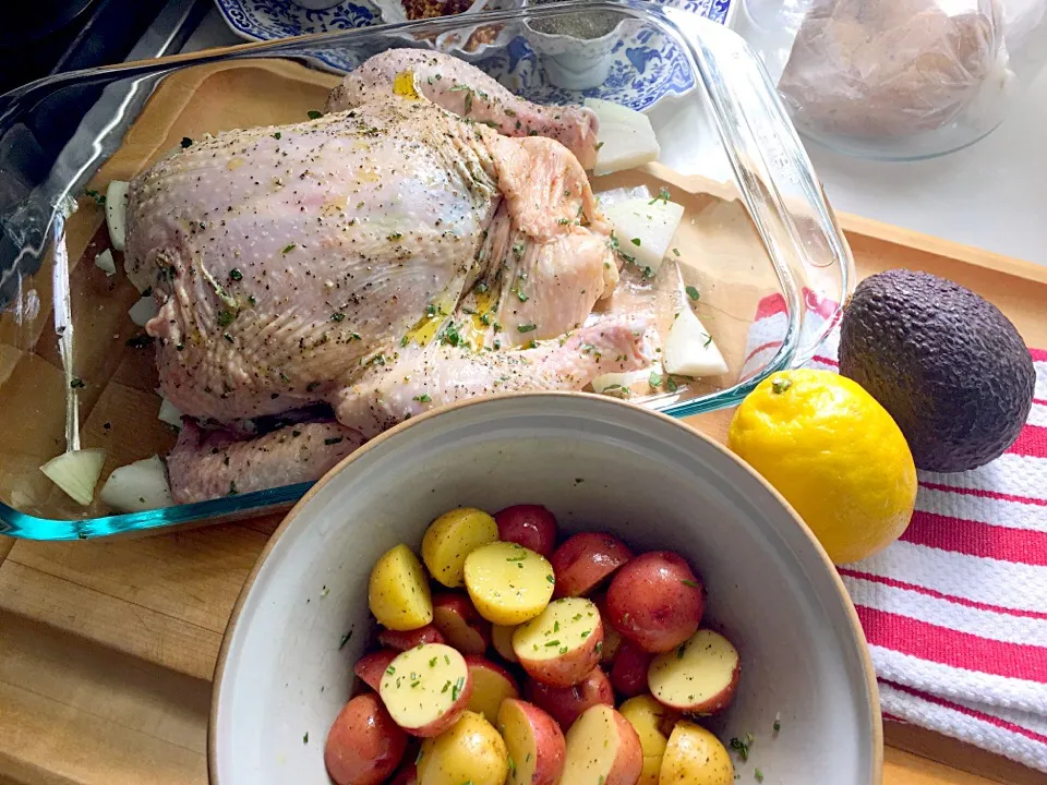 Prepping Herb Roasted Chicken and Roasted Rosemary Mini Potatoes for Dinner🍴🍷#herbs #roastedchicken #roastedpotato|🌺IAnneさん