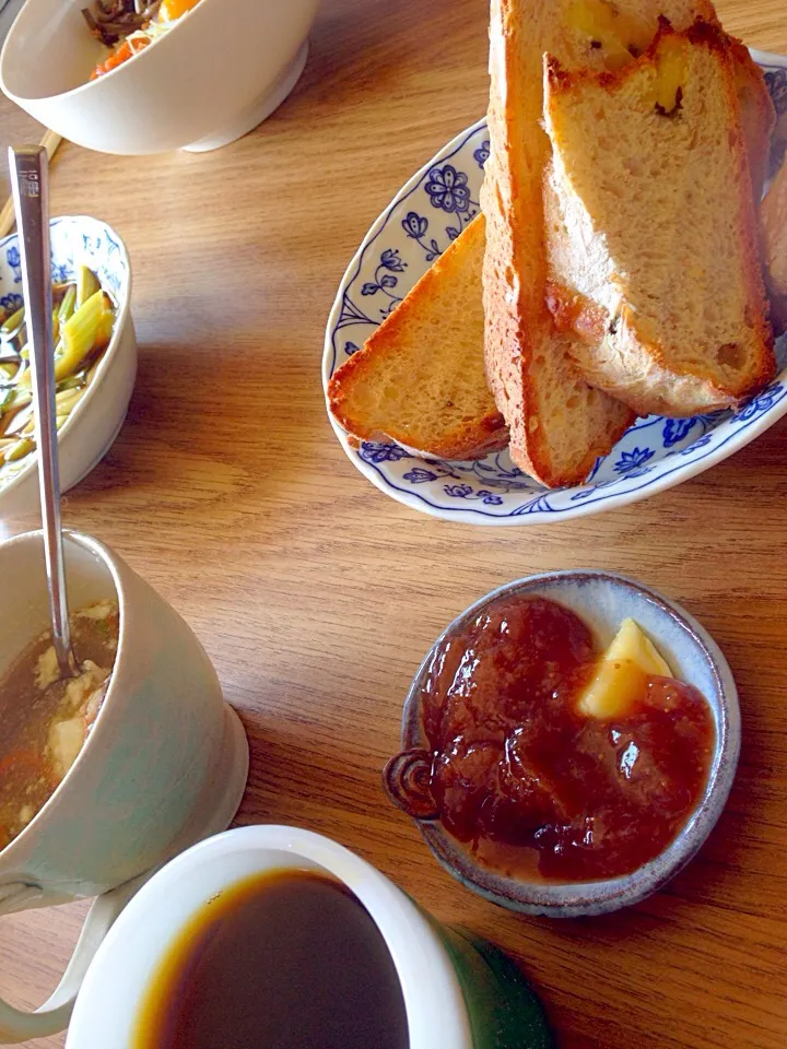 コンブとチーズの全粒粉入りパン🥖
中華スープ いちじくジャム コーヒー☕️|SUN.yokotanさん