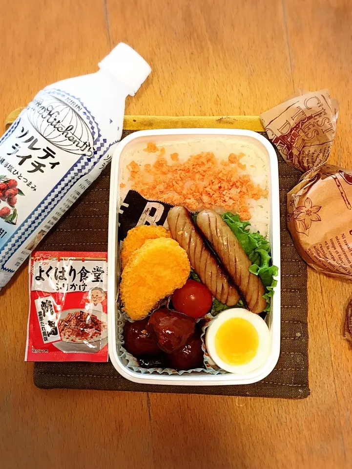 朝寝坊のレンチン弁当🍱
#お弁当 #中学生男子弁当 #弁当|ちっくんさん