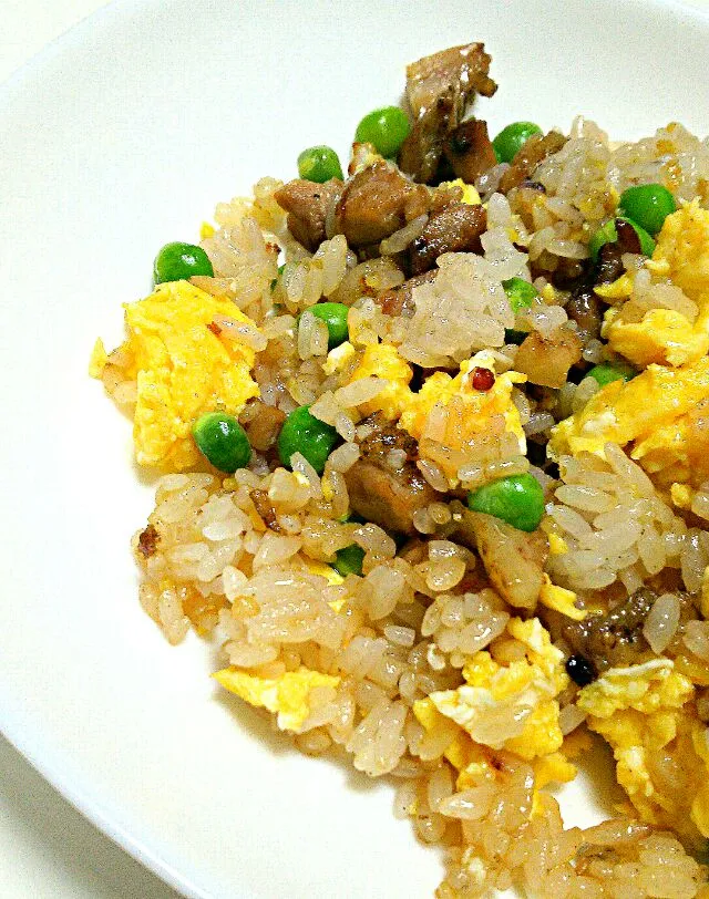 Fried rice #Lunch #炒飯  ヨッチャンさんレシピの自家製ローストポーク入りチャーハン #おうちごはん #うちごはん #昼食 #グリーンピース|まめさん