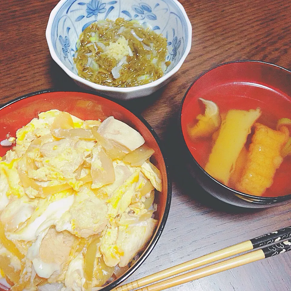 親子丼、めかぶ、お吸い物|_tsvietさん