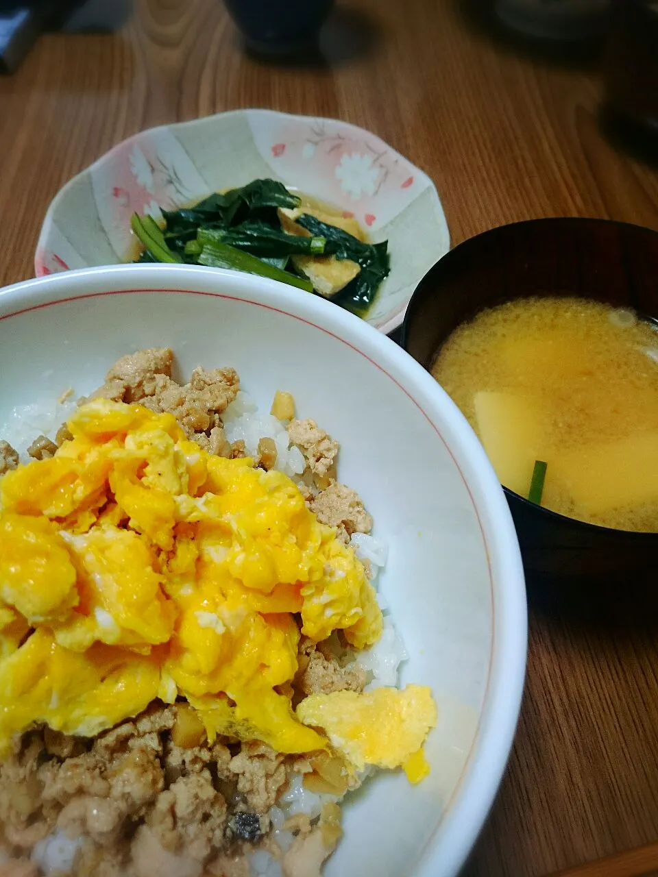 ・鶏そぼろ丼
・小松菜と薄あげの炊いたん
・豆腐の味噌汁|ようかんさん