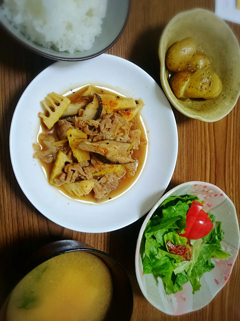 ・筍と豚肉の甘辛炒め
・新じゃがのあんかけ
・サラダ
・豆腐の味噌汁|ようかんさん