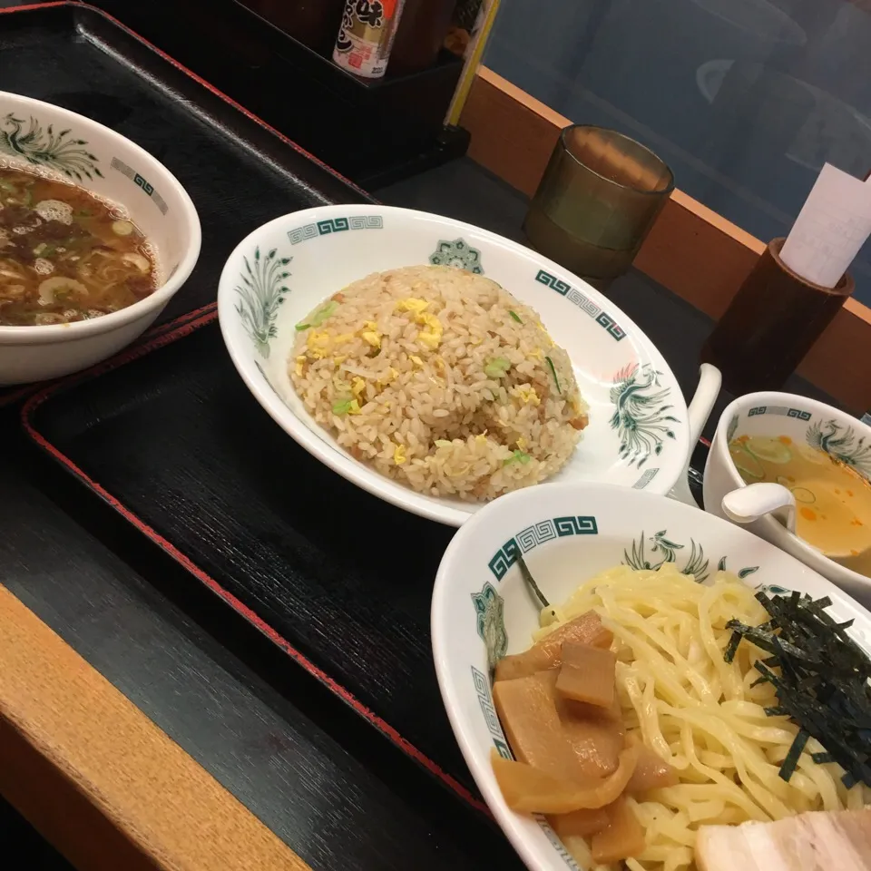 Snapdishの料理写真:つけ麺大盛りとチャーハン|Hajime Sakaiさん