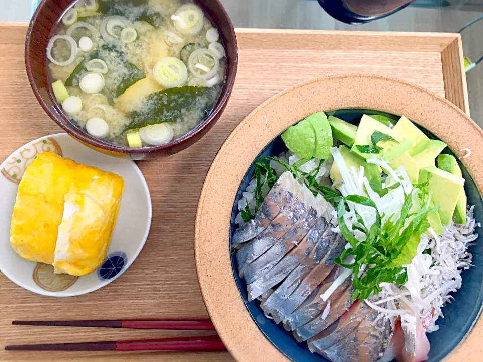 鯵とアボカドとシラス丼|いしぃむしぃさん