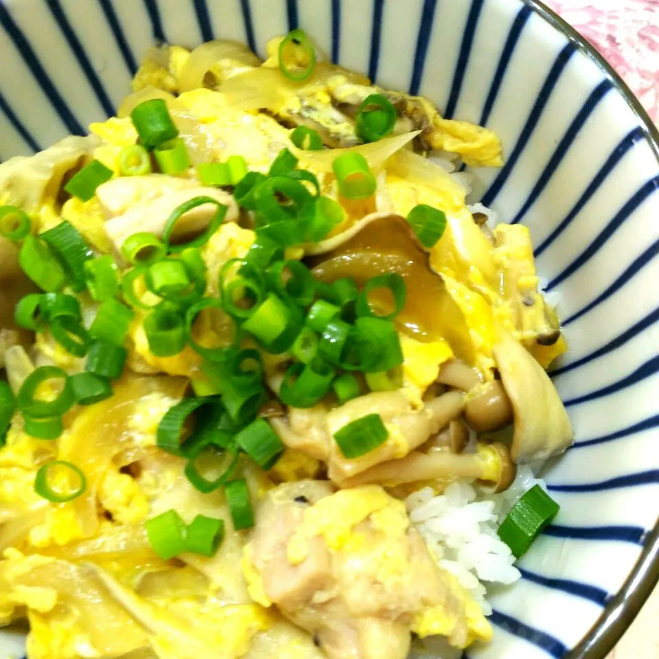 とりとキノコの卵とじ丼|たえさん