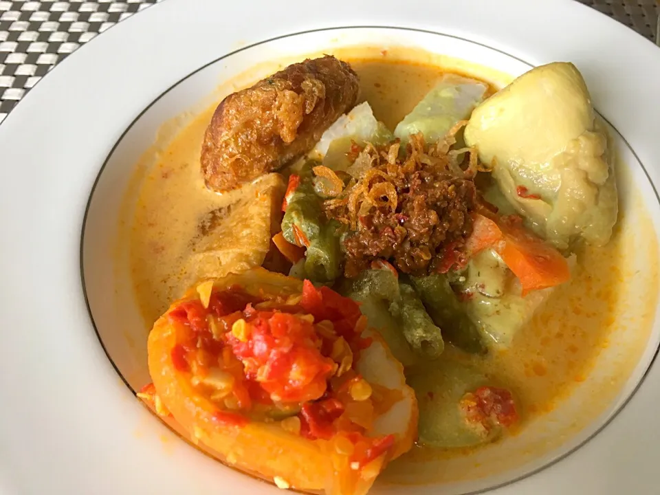 Snapdishの料理写真:Homemade Lontong|Carin Tayさん