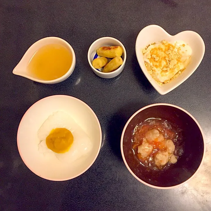 Snapdishの料理写真:離乳食 夜
・かぼちゃ粥
・つくねのトマトソース
・もやしのお味噌汁
・さつまいもきな粉のおやき
・豆乳グルトきな粉バナナ|ぺろたんさん